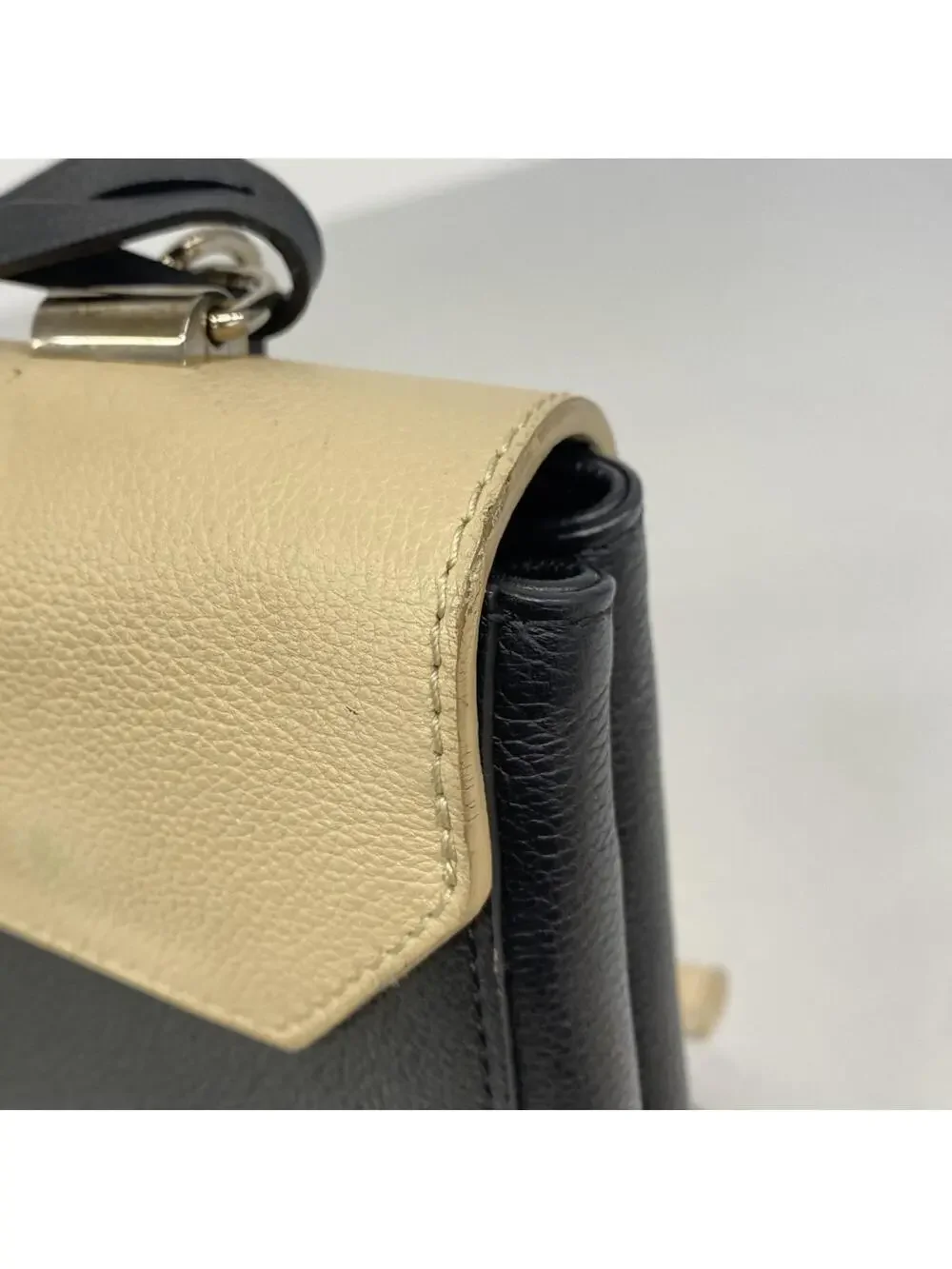 Louis Vuitton Lockme Ii Handbag Leather #325210L10B